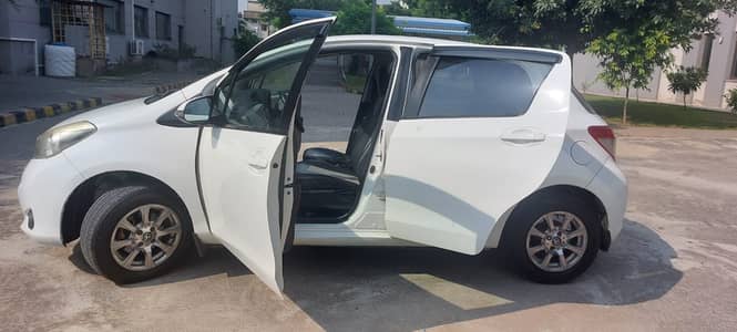 Toyota vitz F 1.0 2011 model, Reg. 2014