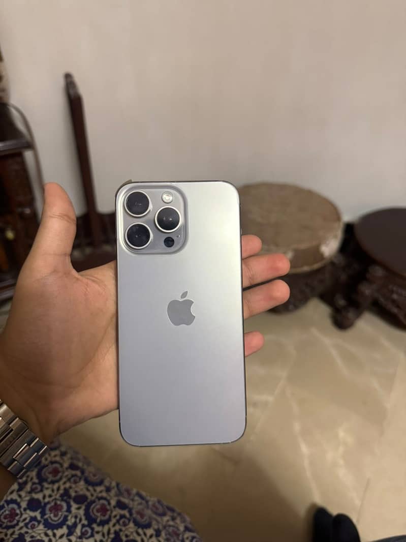 Apple iPhone 15 Pro Max 0