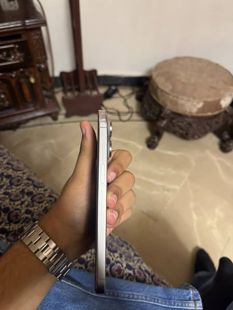 Apple iPhone 15 Pro Max 4