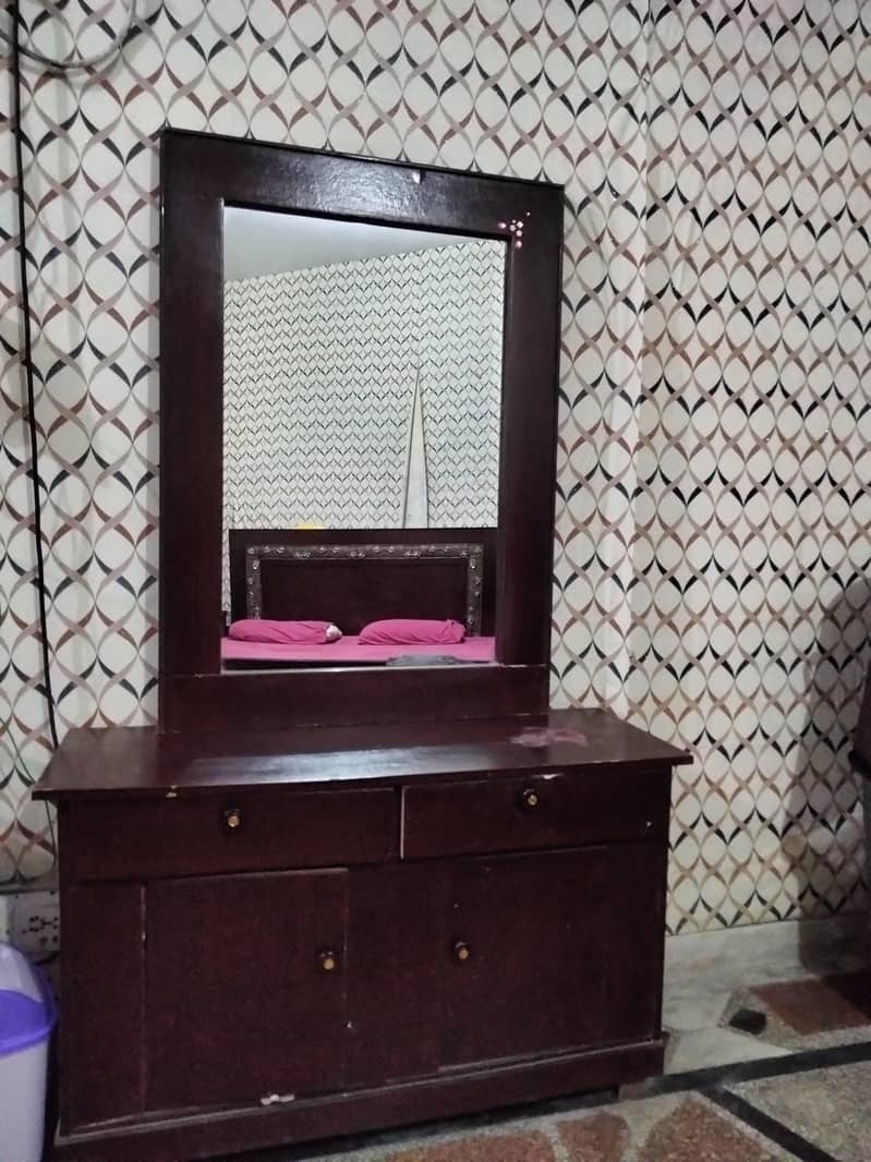 Dressing table 0