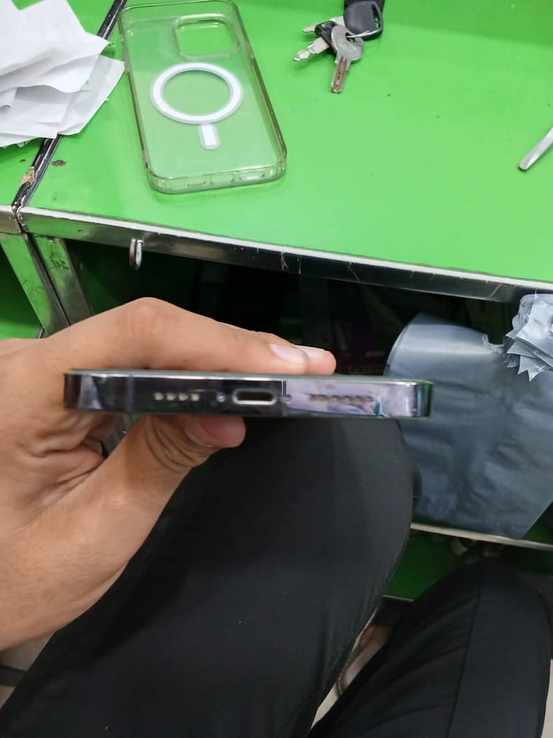 Apple iPhone 14 Pro Max 4