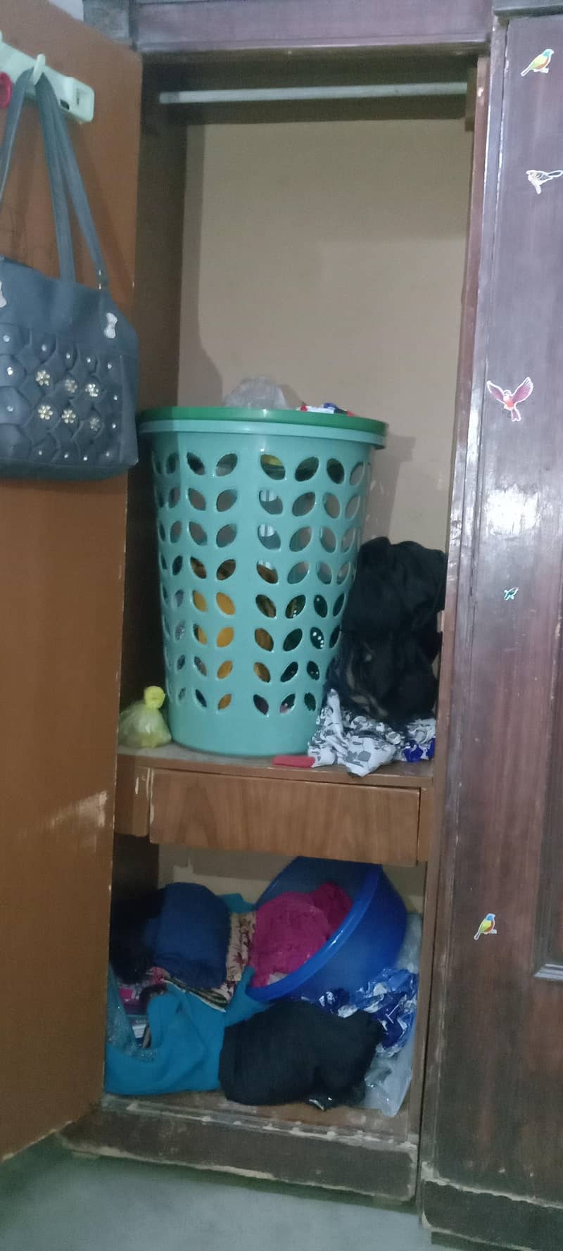 Almari/Wardrobe 8