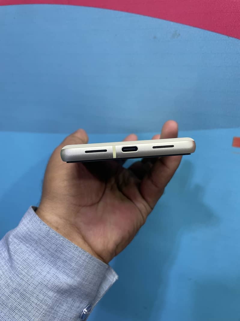 Google Pixel 7 4
