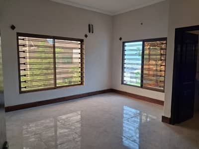 For rent 1.5 kanal ground portion 4 bed portion in Bani gala islamabad
