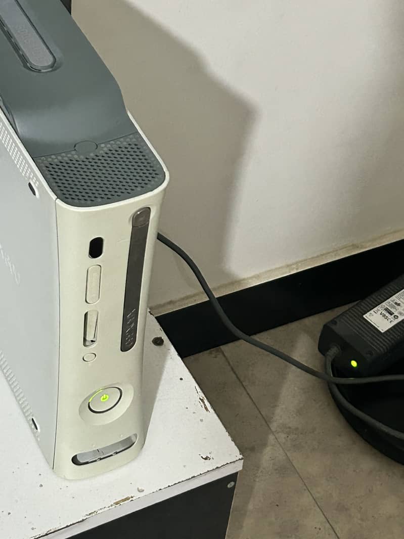 Xbox 360 256gb with two wireless controllers 1