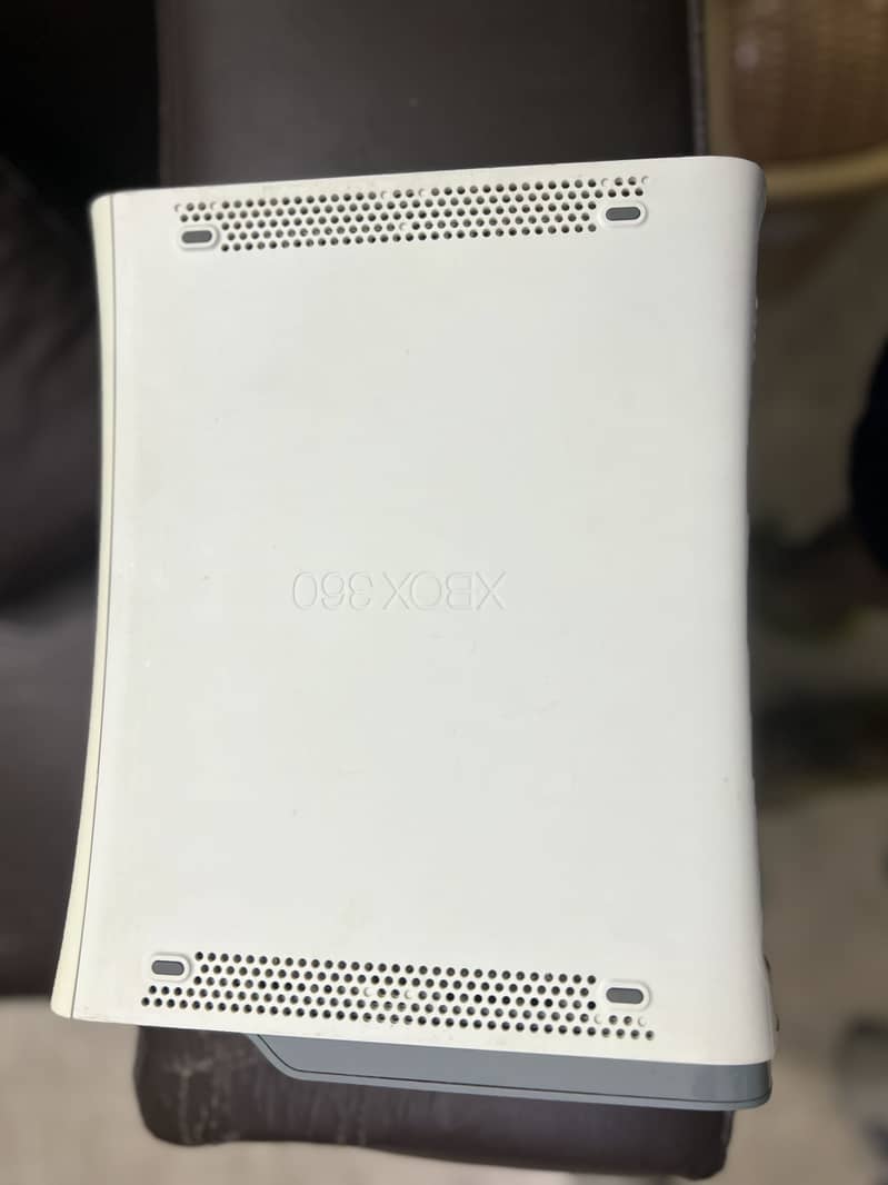 Xbox 360 256gb with two wireless controllers 8