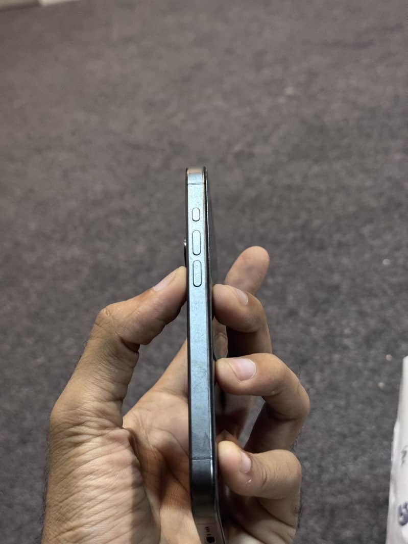 Apple iPhone 15 Pro 2