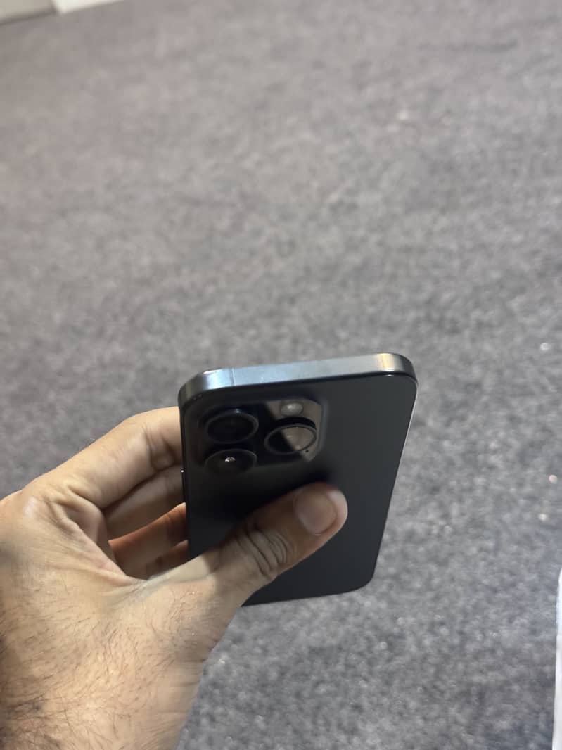 Apple iPhone 15 Pro 3