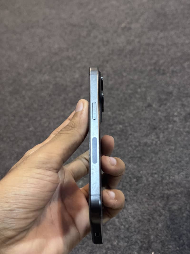 Apple iPhone 15 Pro 4