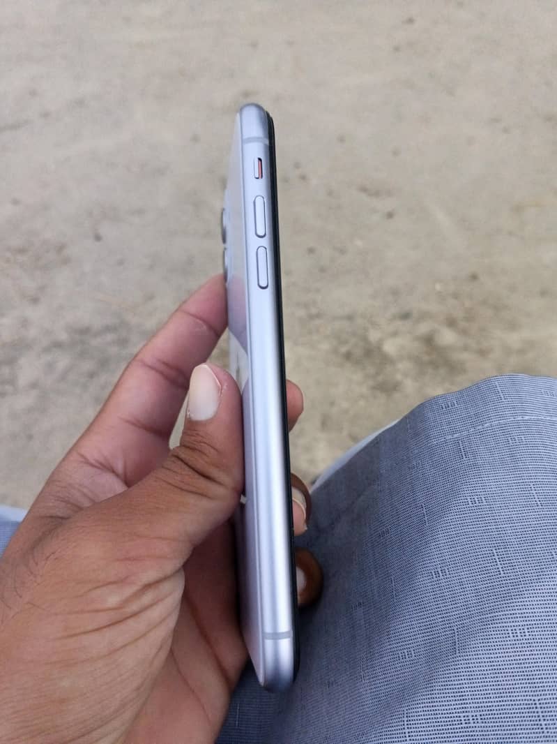 Apple iPhone 11 1