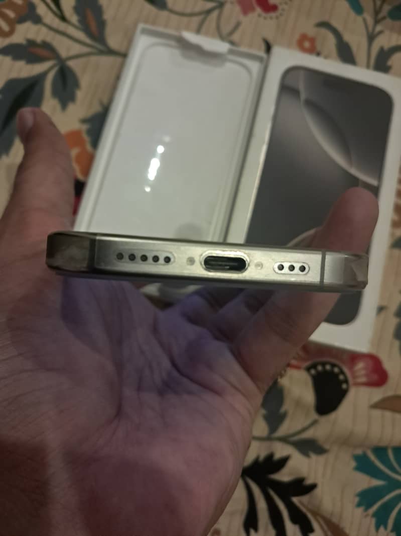 Apple iPhone 16 Pro 2