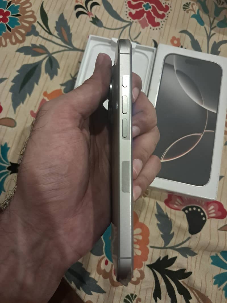 Apple iPhone 16 Pro 5