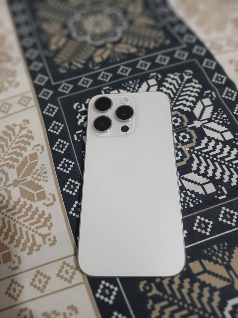 Apple iPhone 15 Pro 0
