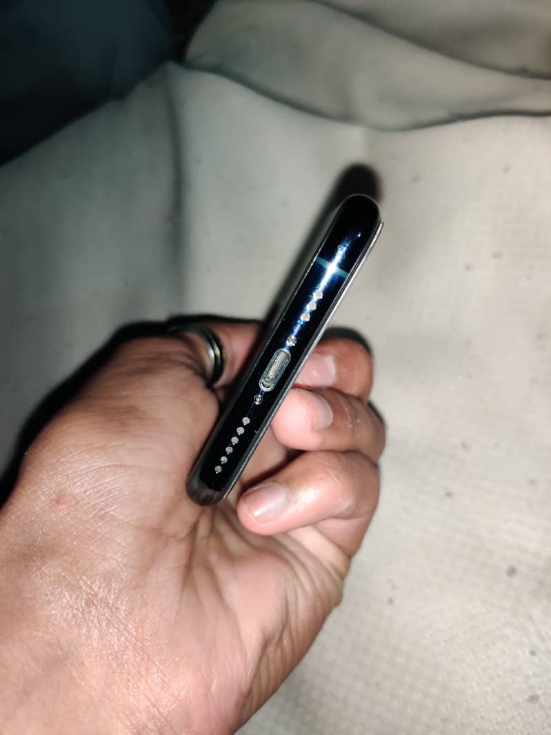 Apple iPhone 11 Pro 4