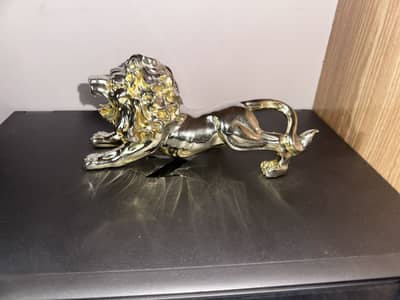 Luxury Lion Car Dashboard Decoration – Silver & Gold