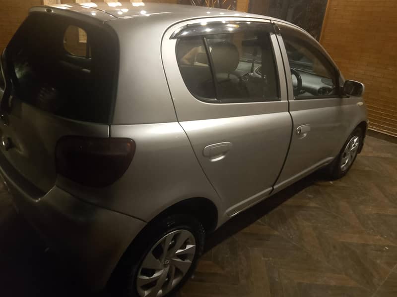Toyota Vitz 2000 1