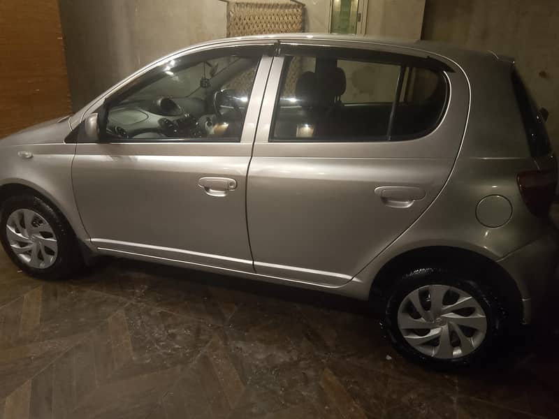 Toyota Vitz 2000 4