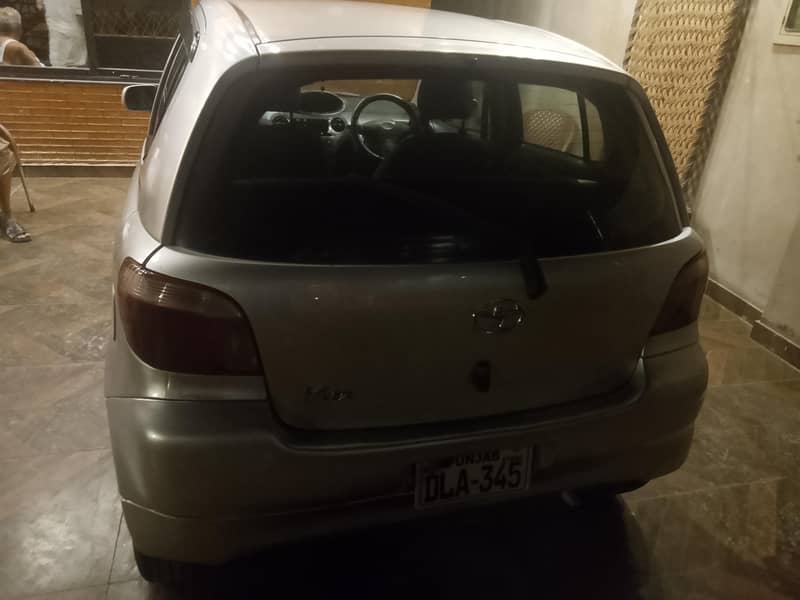 Toyota Vitz 2000 5