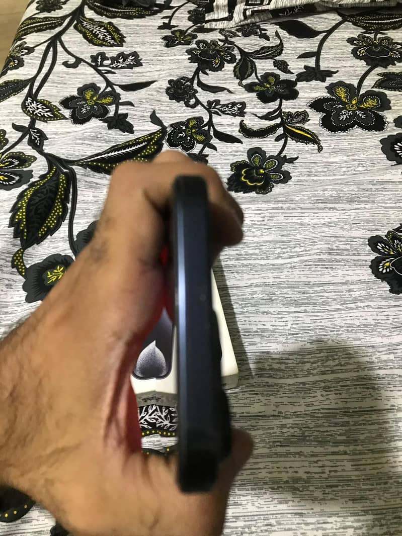 Apple iPhone 15 Pro Max 2