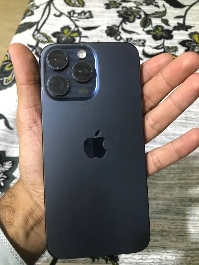 Apple iPhone 15 Pro Max 3