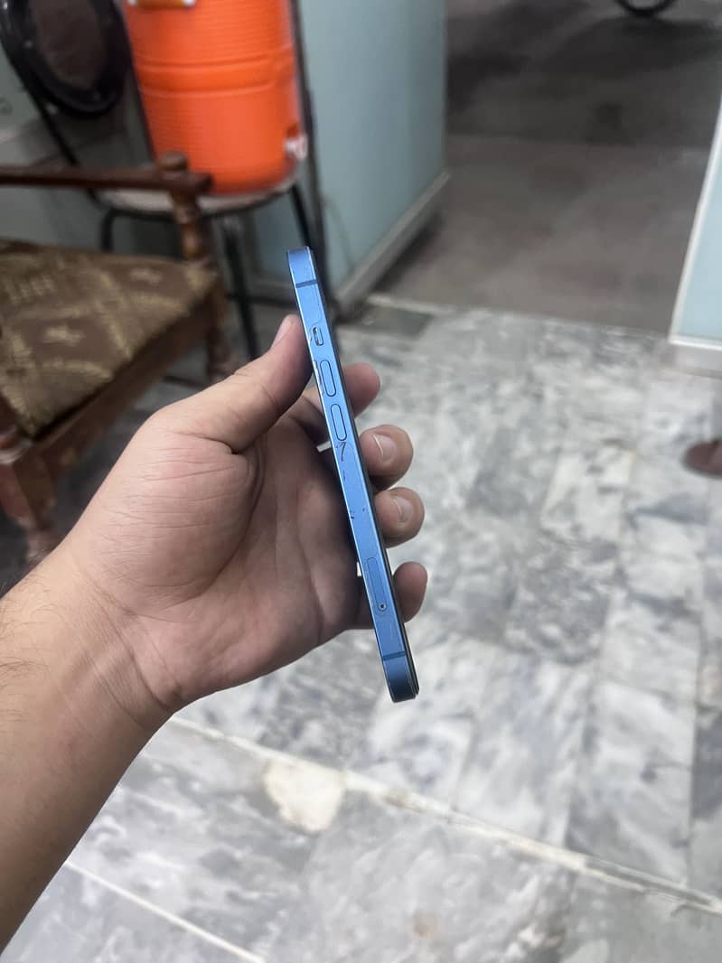 Apple iPhone 13 0