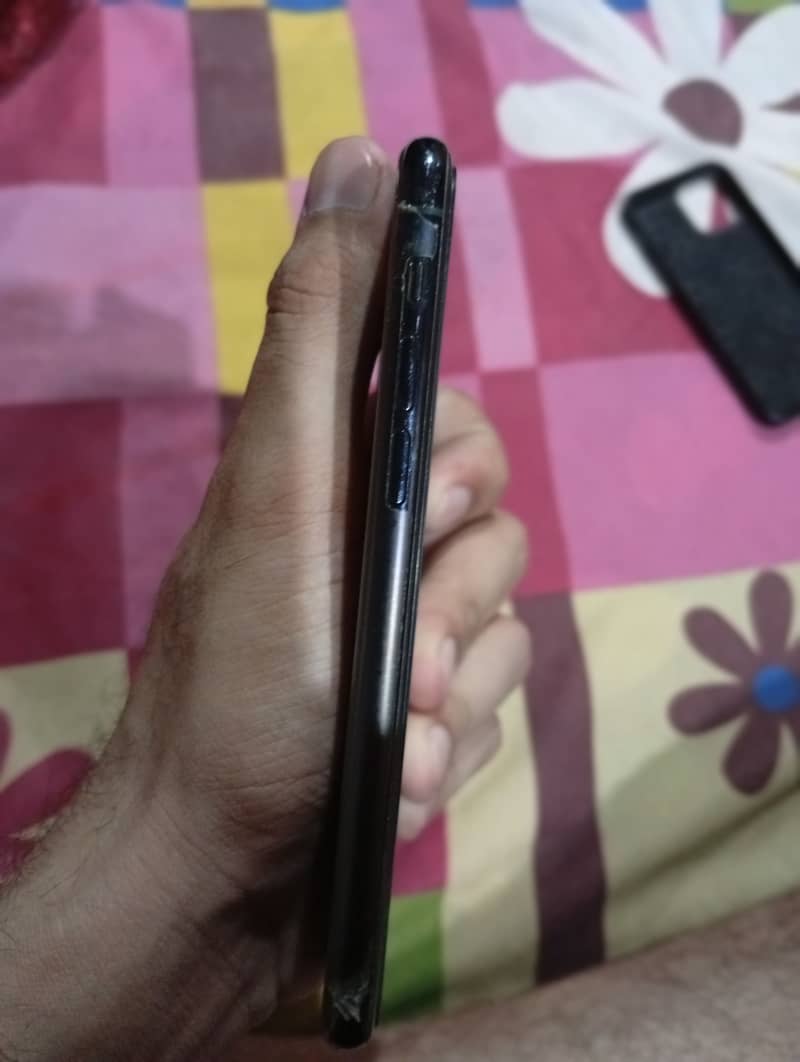Apple iPhone 11 Pro 4