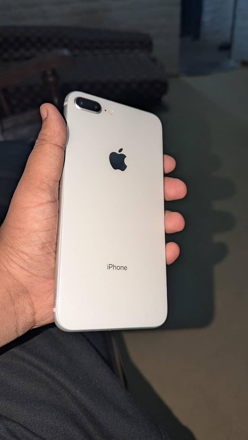 Apple iPhone 8 Plus 0