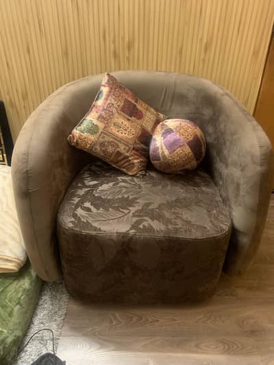 2Sofas with table