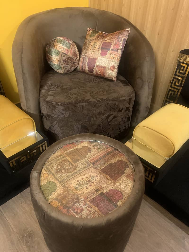 2Sofas with table 1