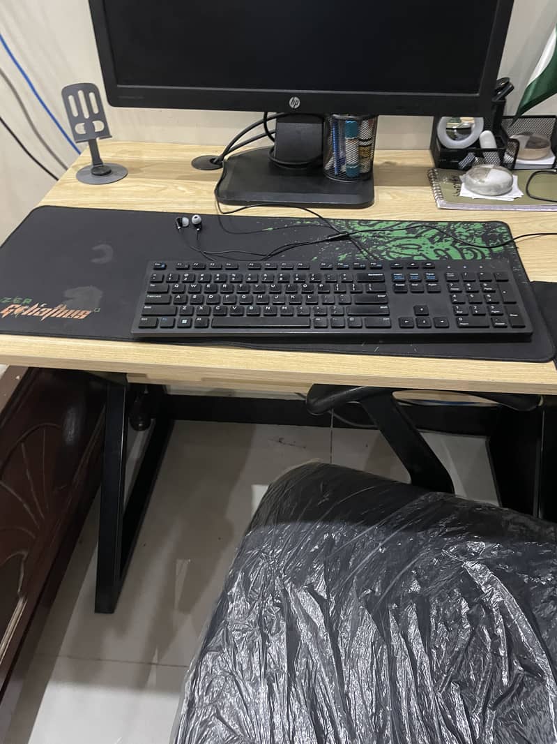 K-Shape Workstation Table 6