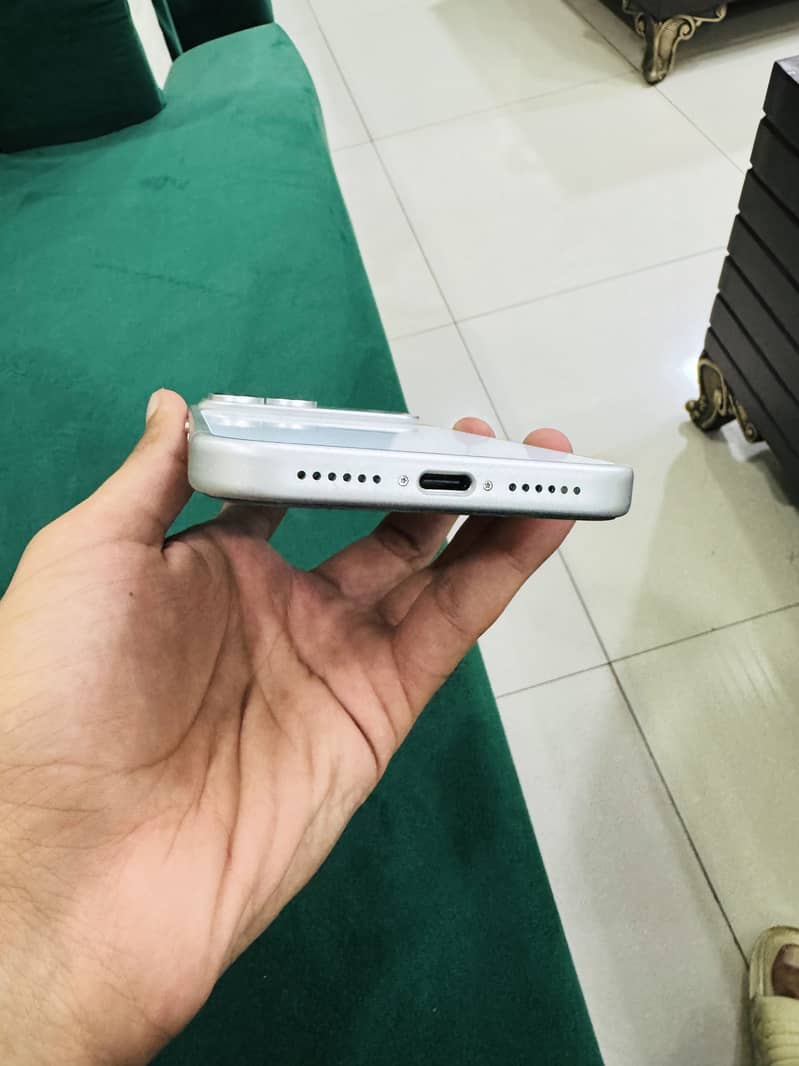Apple iPhone 15 Pro Max 1