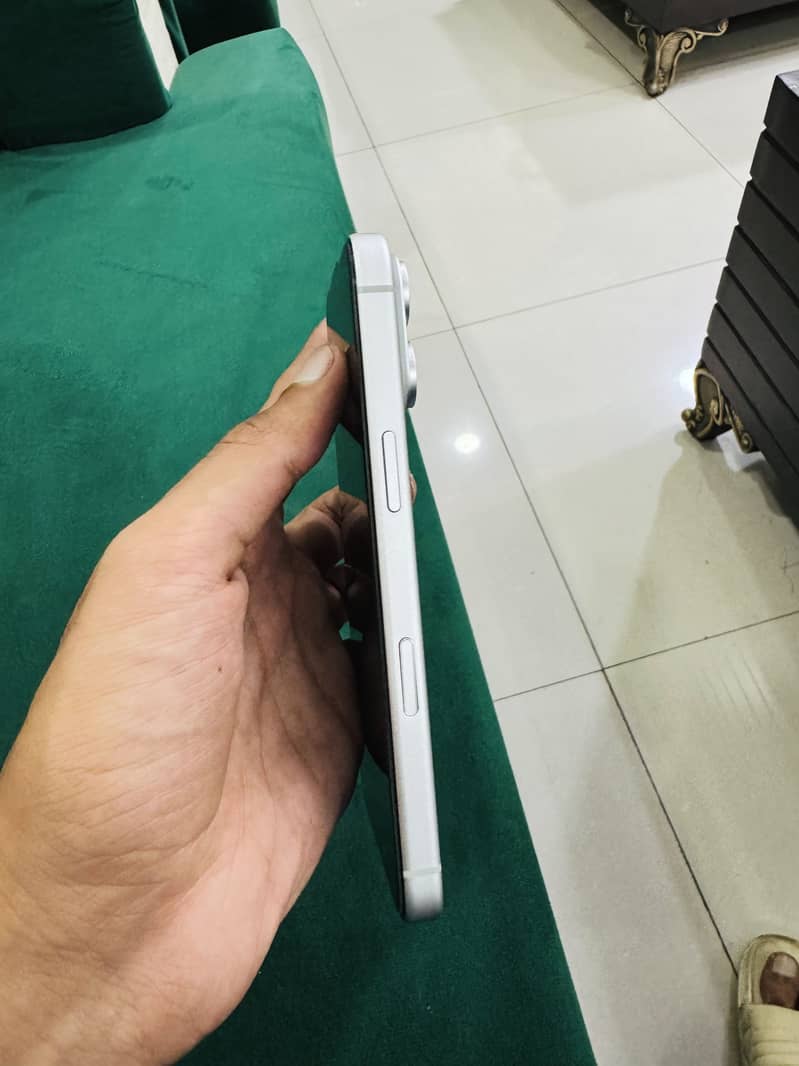 Apple iPhone 15 Pro Max 2