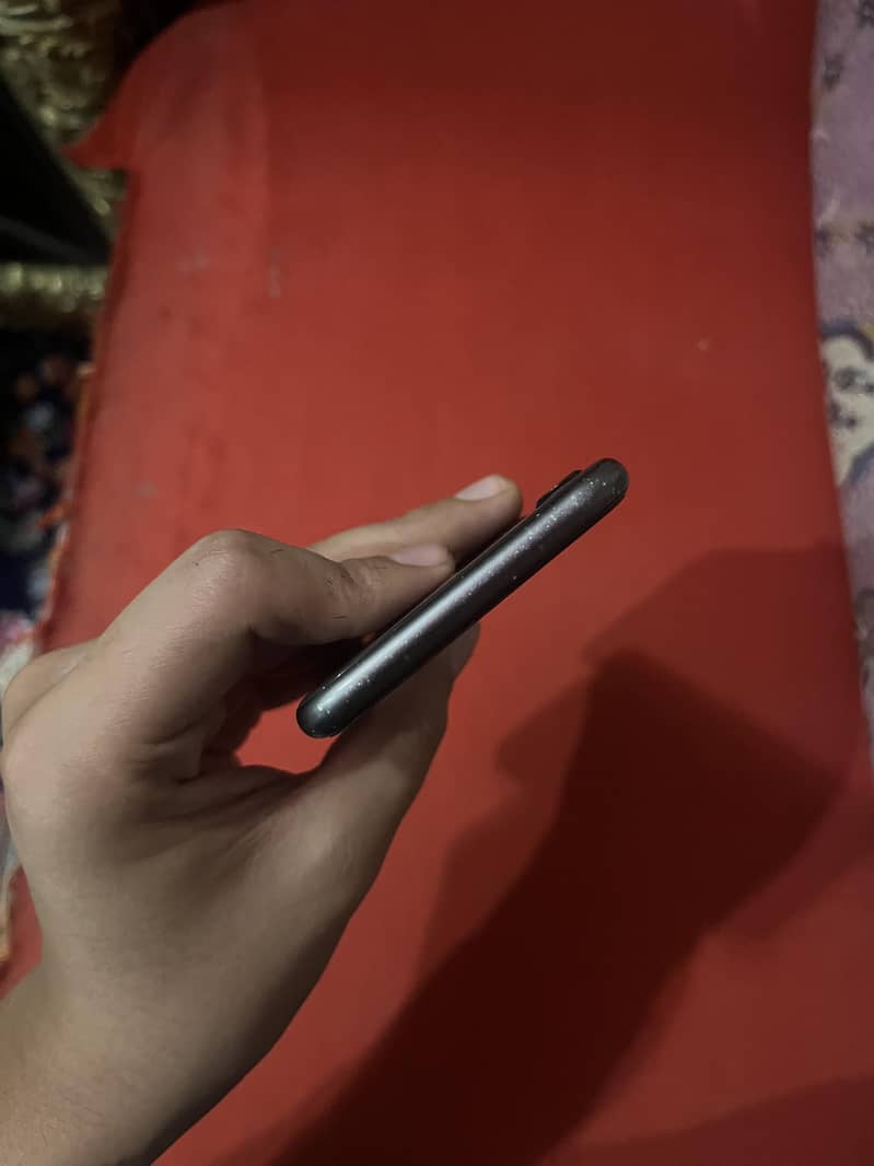 Apple iPhone 8 3