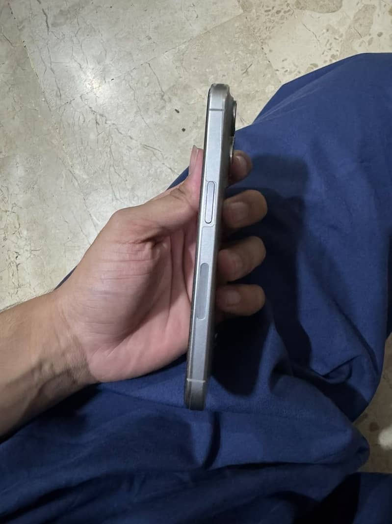 Apple iPhone 15 Pro 3