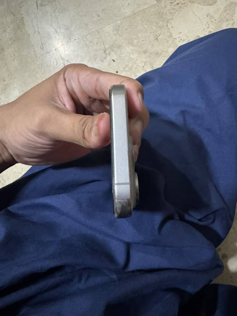 Apple iPhone 15 Pro 4