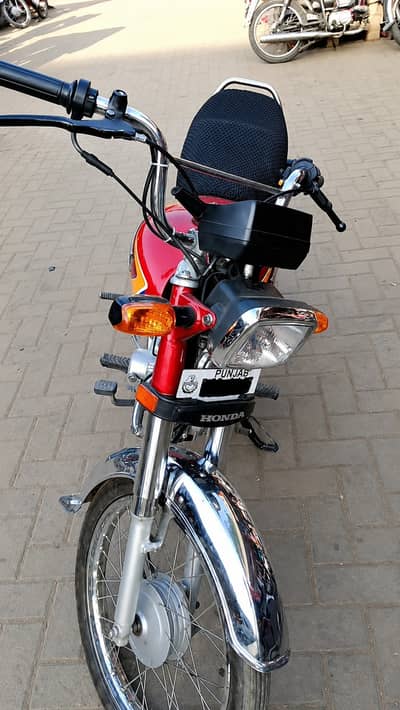 Honda CD 70 2025