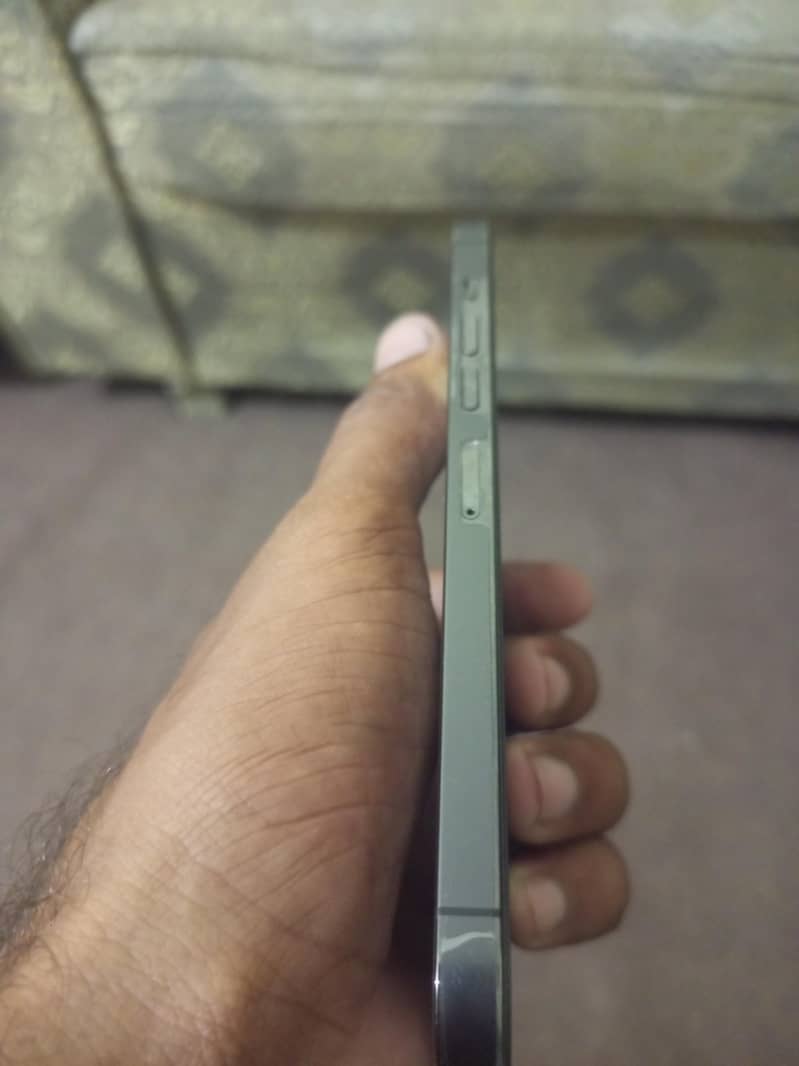 Apple iPhone 13 Pro Max 4
