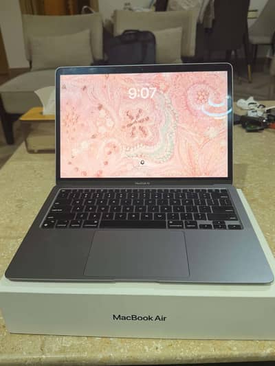 MacBook Air M1 2023 barely used perfect condition 100% battery health