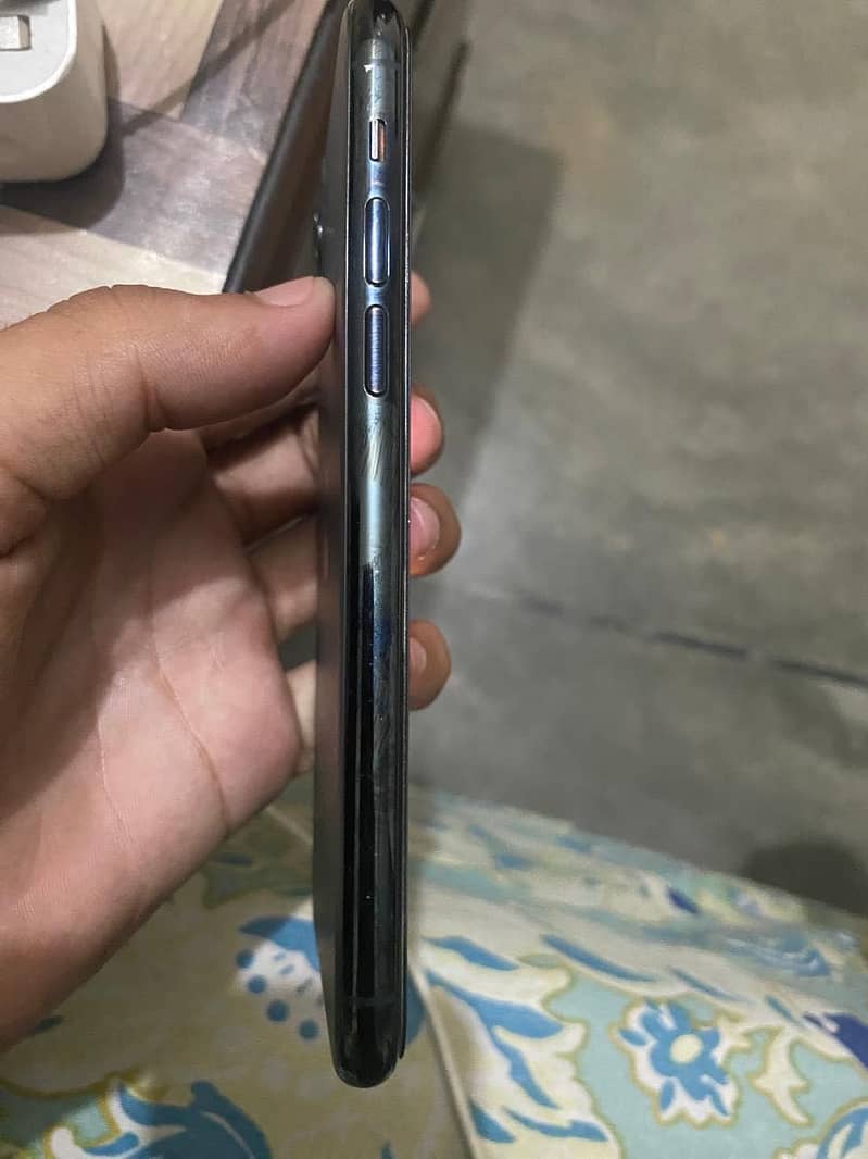 Apple iPhone 11 Pro 2