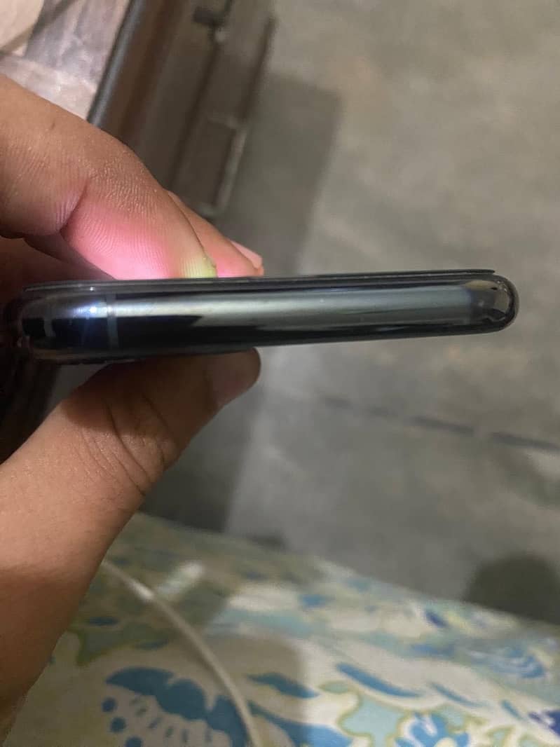 Apple iPhone 11 Pro 3