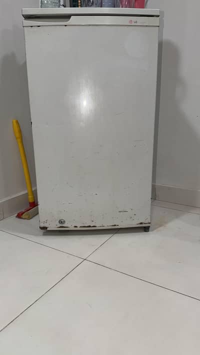 Room mini fridge