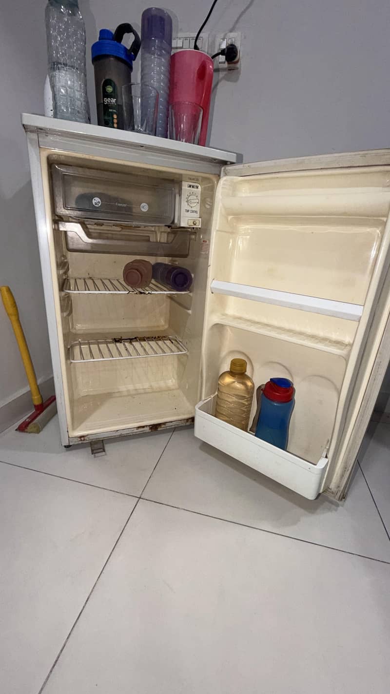 Room mini fridge 1