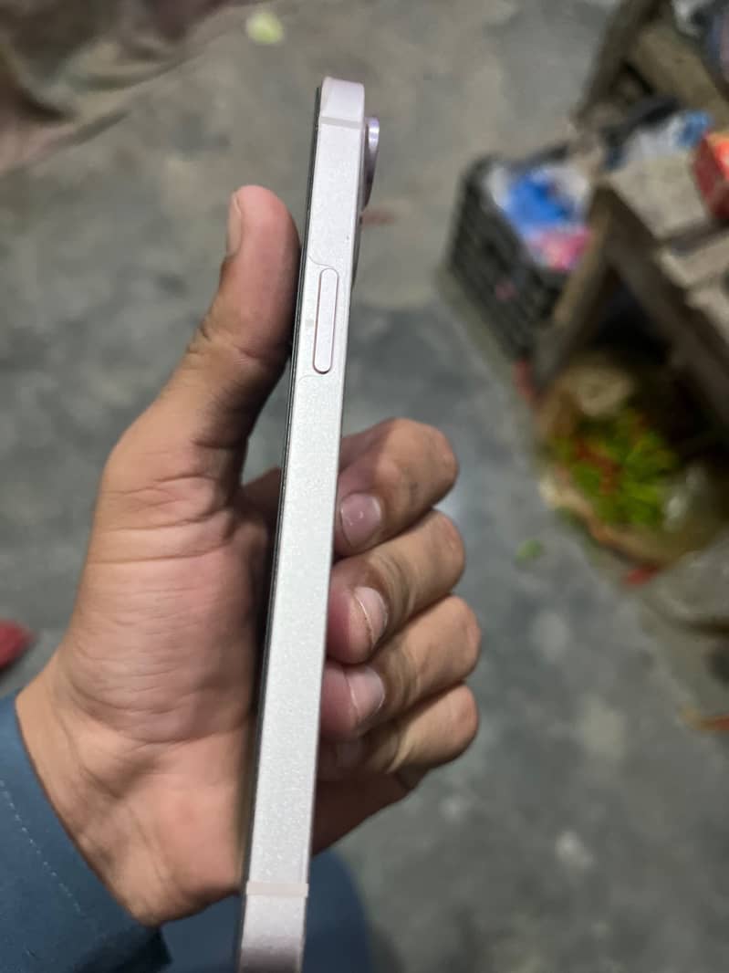 Apple iPhone 13 4