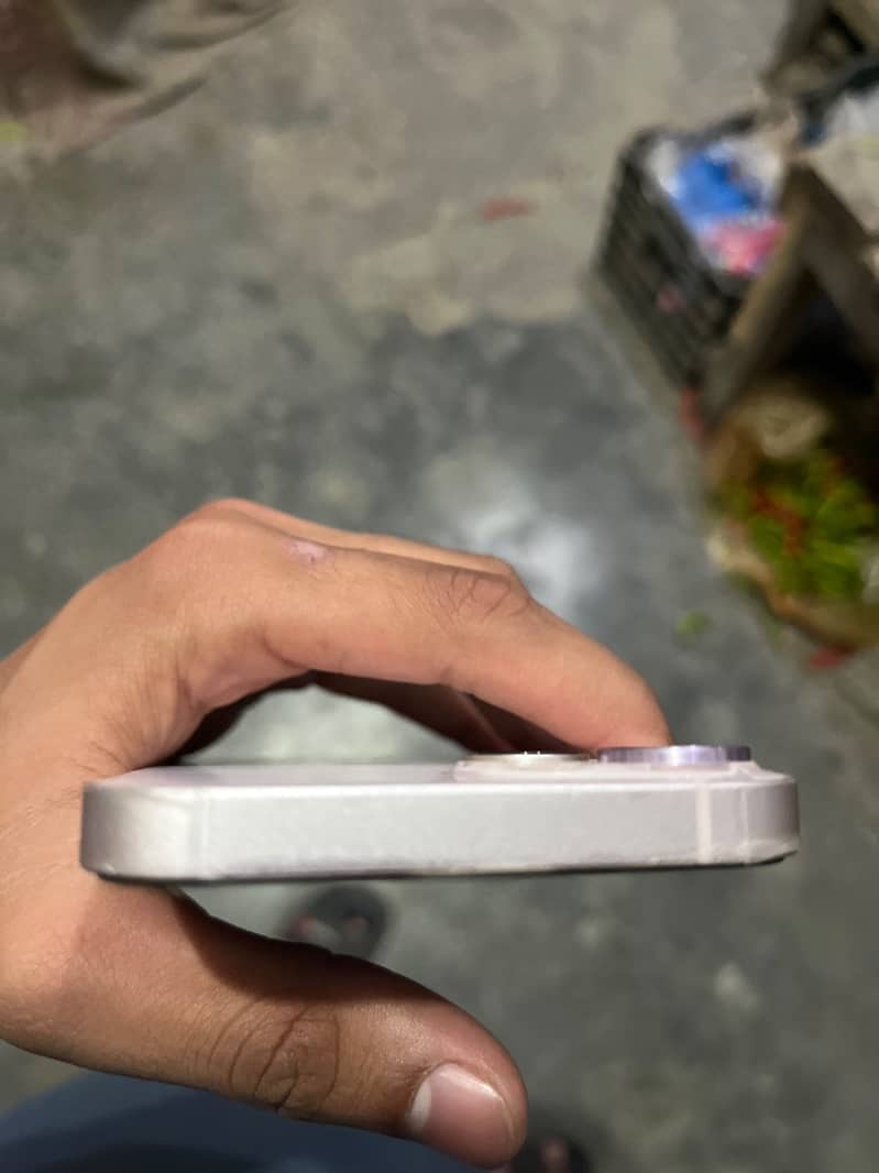 Apple iPhone 13 5