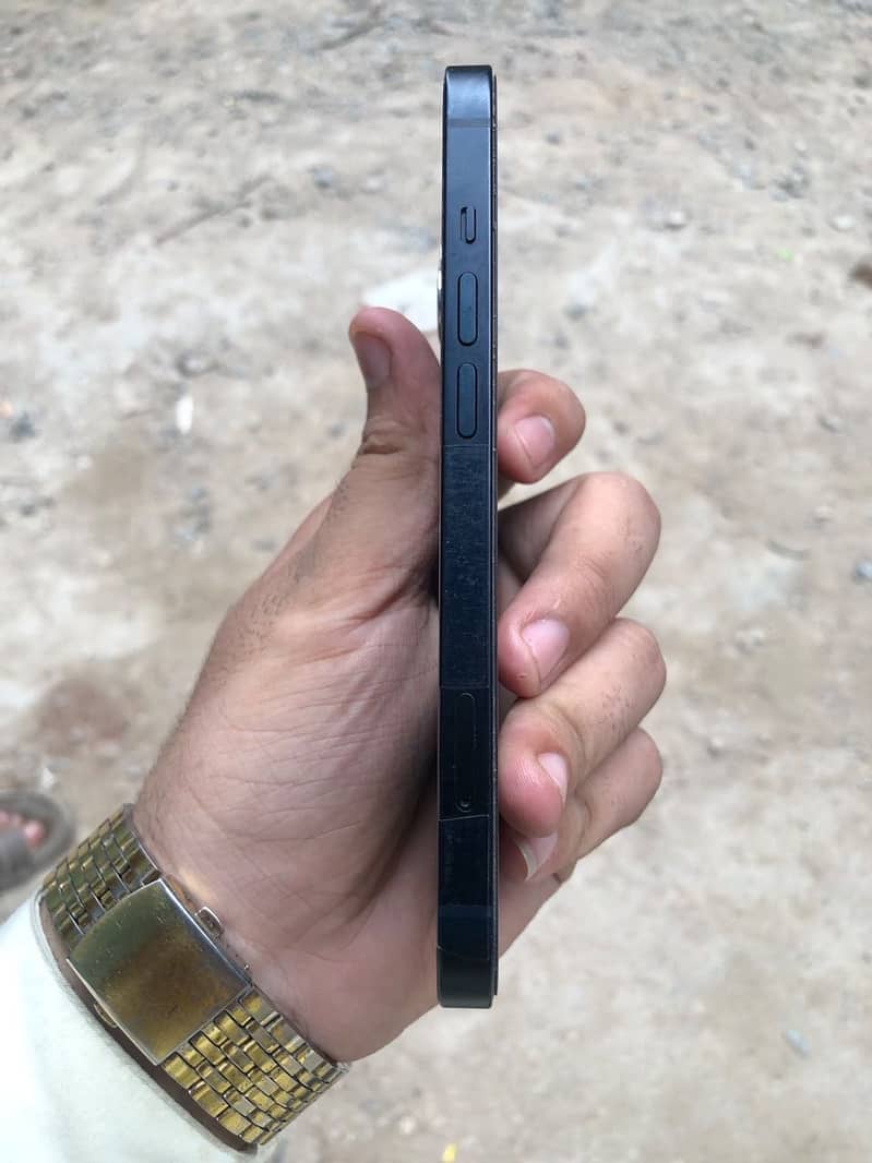 Apple iPhone 13 4