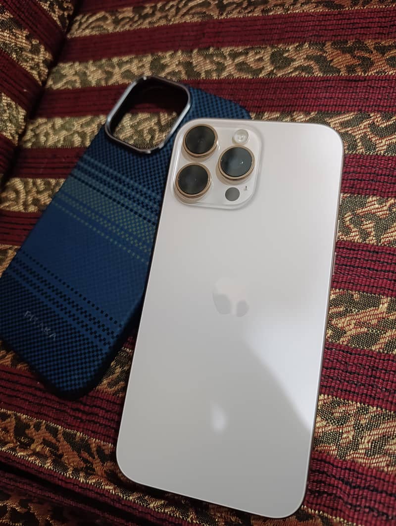 Apple iPhone 16 Pro Max 0