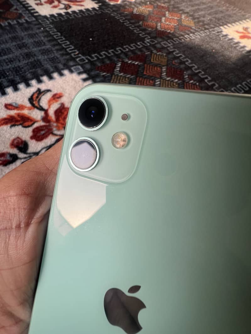 Apple iPhone 11 4