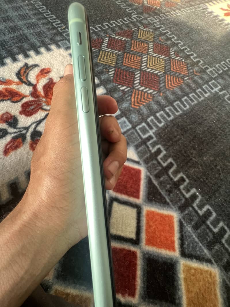 Apple iPhone 11 7