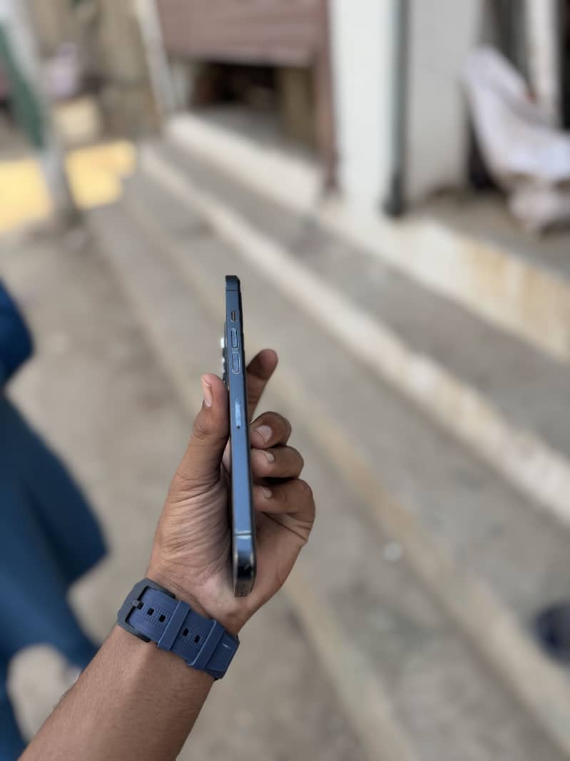 Apple iPhone 12 Pro Max 4