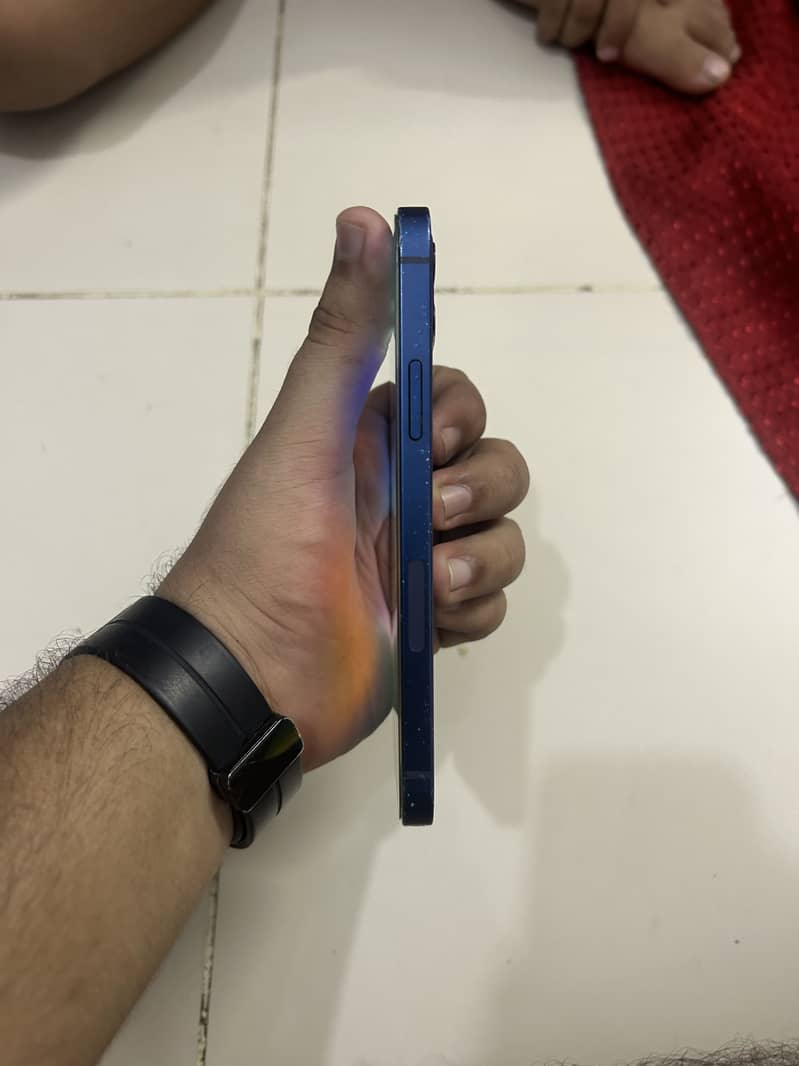 Apple iPhone 12 3